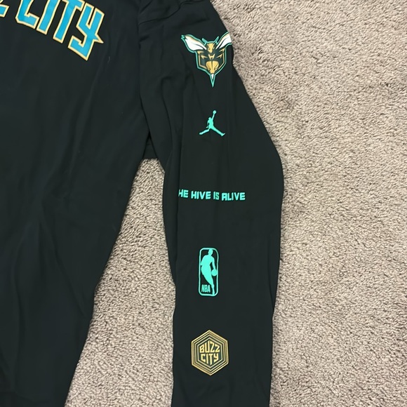 Charlotte Hornets long sleeve - Picture 3 of 3